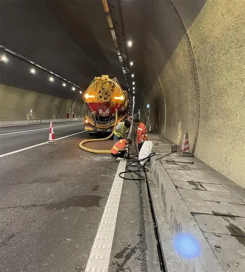 枣庄隧道排水渠清淤